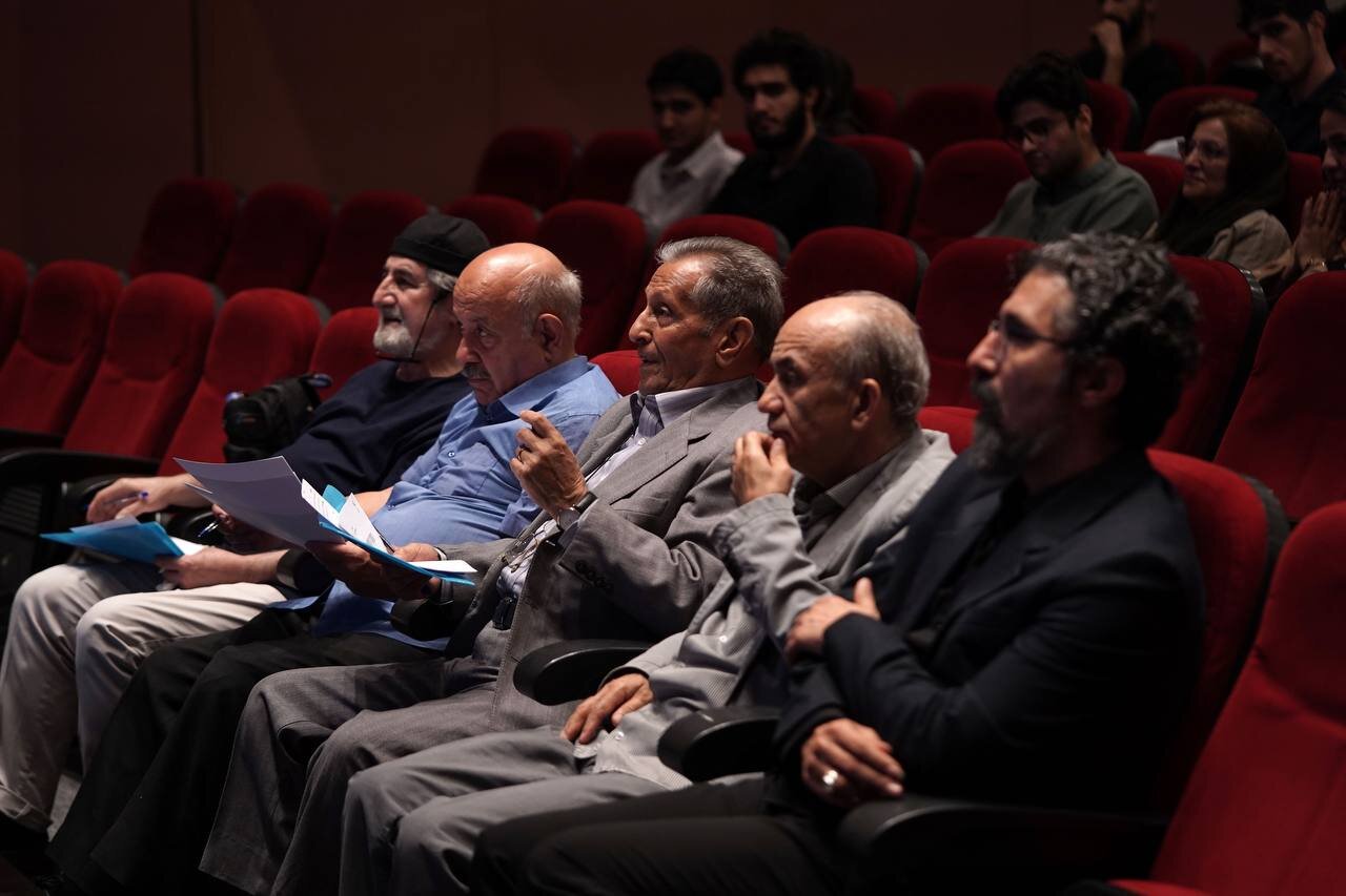 اولین روز داوری اجراهای هفدهمین جشنواره ملی موسیقی جوان در تالار رودکی 2 ضیافت کمانچهها و دفها در تالار رودکی/ لطفا «شلوغ نوازی» نکنید