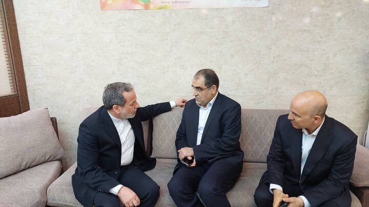 عراقچی از سفیر کشورمان در لبنان عیادت کرد