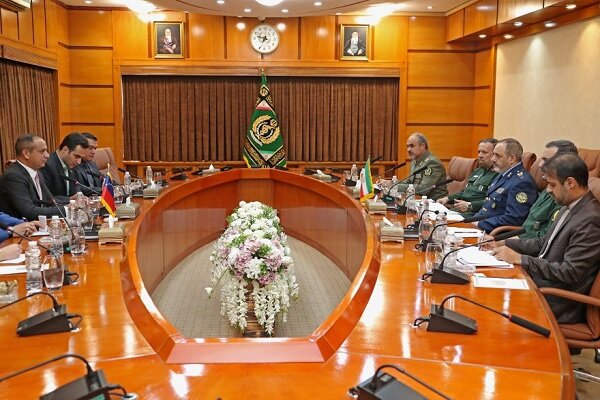 ایران با تمام توان از دولت مشروع ونزوئلا حمایت میکند