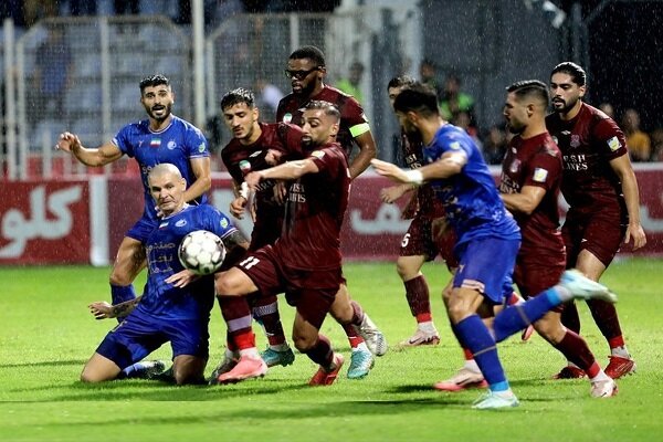 استقلال دو امتیاز و یک بازیکن را از دست داد / چهار گل با VAR