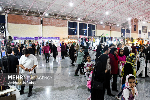 برپایی نمایشگاه پاییزه با اجناس تنظیم بازار در زاهدان برپایی نمایشگاه پاییزه با اجناس تنظیم بازار در زاهدان