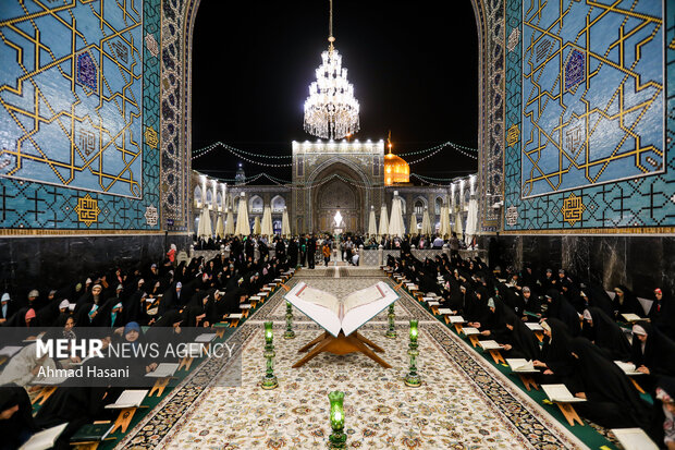 شب میلاد پیامبر رحمت (ص) در حرم مطهر رضوی شب میلاد پیامبر رحمت (ص) در حرم مطهر رضوی