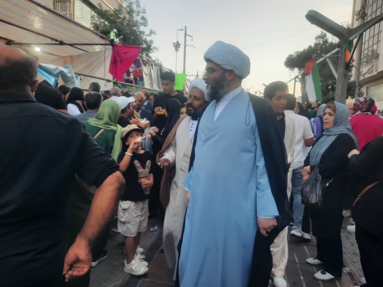 بازدید رییس سازمان تبلیغات اسلامی از غرفه های مهمانی امت احمد