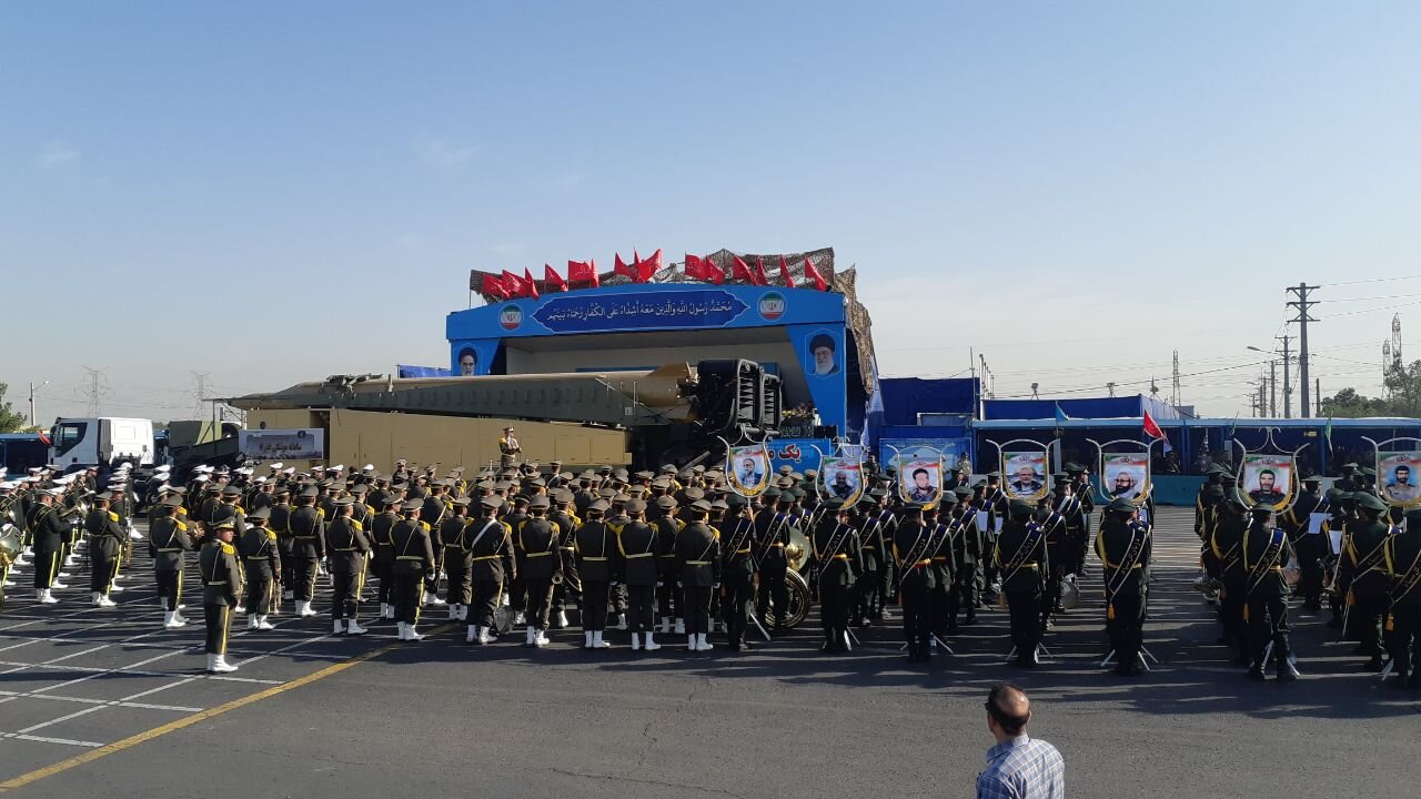 آنچه در رژه هفته دفاع مقدس نیروهای مسلح به نمایش درآمد