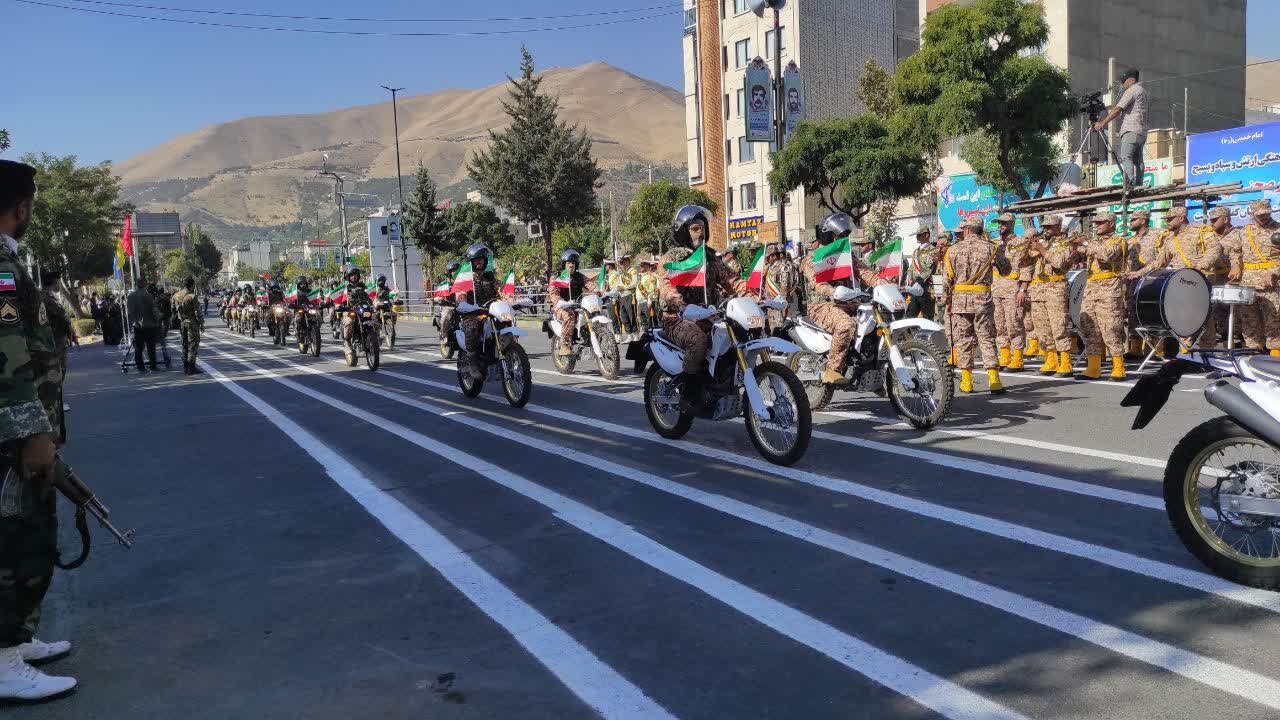 مرلسم سان و رژه یگانهای نمونه نیروهای مسلح در سنندج برگزار شد