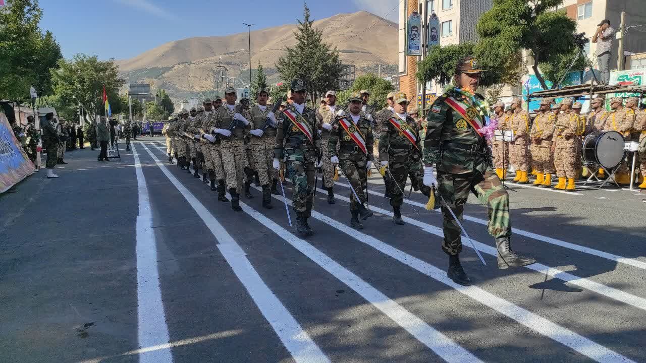 مرلسم سان و رژه یگانهای نمونه نیروهای مسلح در سنندج برگزار شد