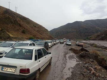 رها سازی ۱۰۰۰ خودرو و آمبولانس گرفتار در سیل توسط راهداران خوی