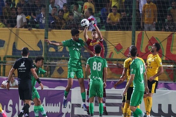 نبرد بدون شکستها با VAR/ تراکتور به دنبال شکست دادن خیبر نبرد بدون شکستها با VAR/ تراکتور به دنبال شکست دادن خیبر