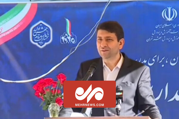 فرزندانمان زمان زیادی را در فضای مجازی صرف میکنند فرزندانمان زمان زیادی را در فضای مجازی صرف میکنند