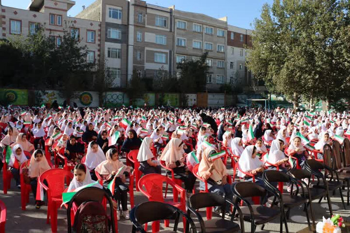 سال تحصیلی در مدارس استان تهران آغاز شد/شوروشوق زنگ مدرسه