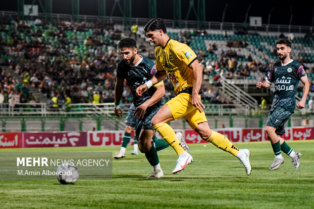 نوار پیروزیهای سپاهان در دربی اصفهان پاره شد نوار پیروزیهای سپاهان در دربی اصفهان پاره شد