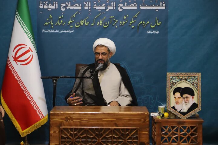 امام خمینی(ره) به ما ایستادگی در برابر فرعونهای زمان را آموخت