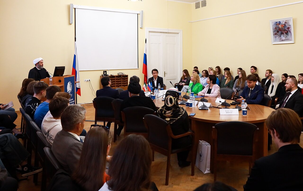 ایمانیپور: نیازمند گسترش روابط فرهنگی ایران و روسیه هستیم 2