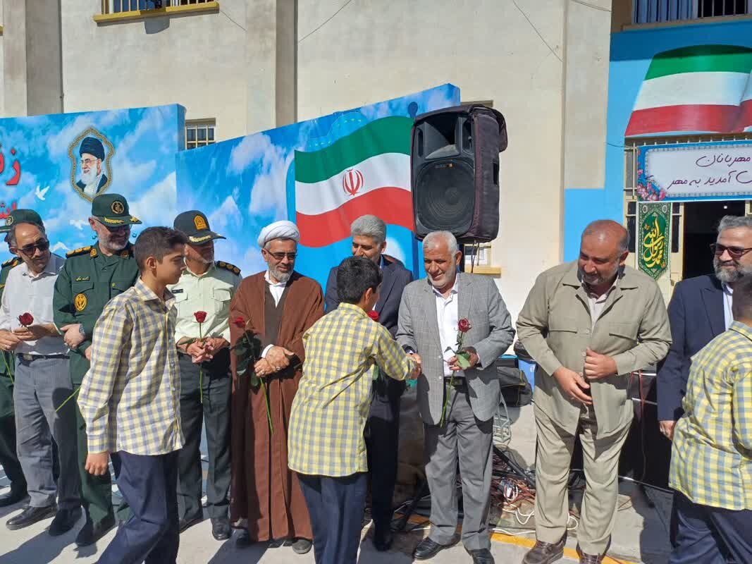 زنگ مهر در مدارس لرستان نواخته شد