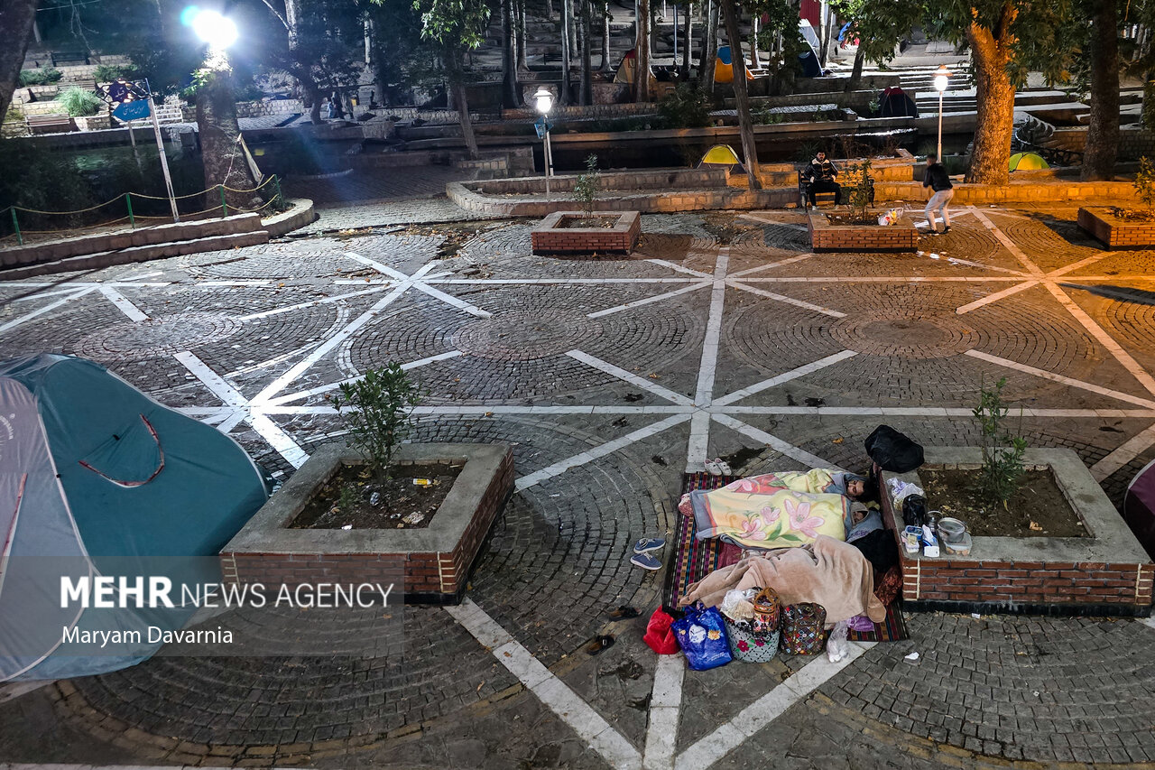 شب نیمه آرام بجنوردیها/ مردم شب را در فضای باز گذراندند