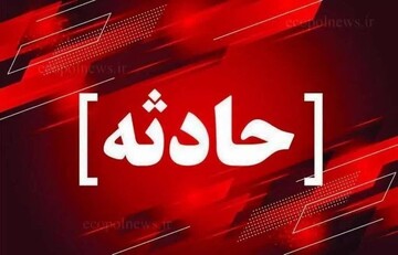 برخورد خودرو کیا اسپورتیج با چراغ برق باعث ترافیک و لغزندگی راه شد