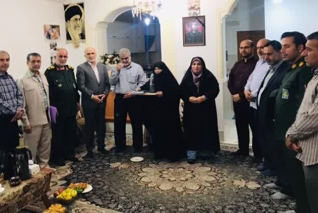 تکریم و تعظیم خانواده شهدا وظیفه تکتک مسئولان است تکریم و تعظیم خانواده شهدا وظیفه تکتک مسئولان است