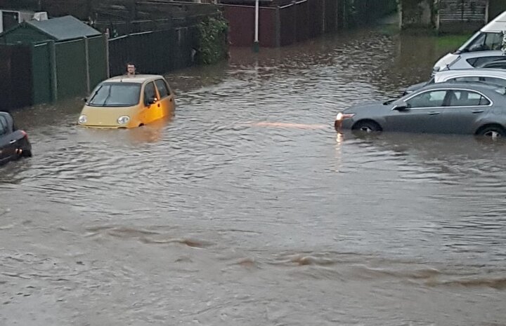 VIDEO: Heavy rains cause flooding, transport chaos in London