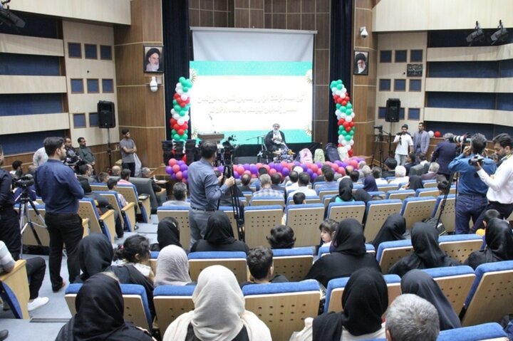 افراد اهل احسان همکار خداوند در انجام کارهای نیک هستند افراد اهل احسان همکار خداوند در انجام کارهای نیک هستند