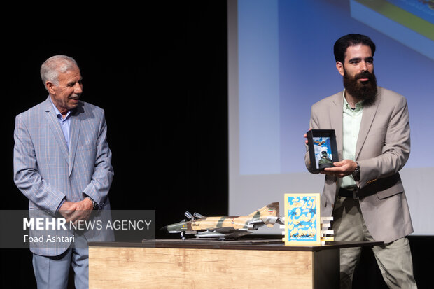 مراسم رونمایی کتاب «آذرخش و رقص فانتومها» 24