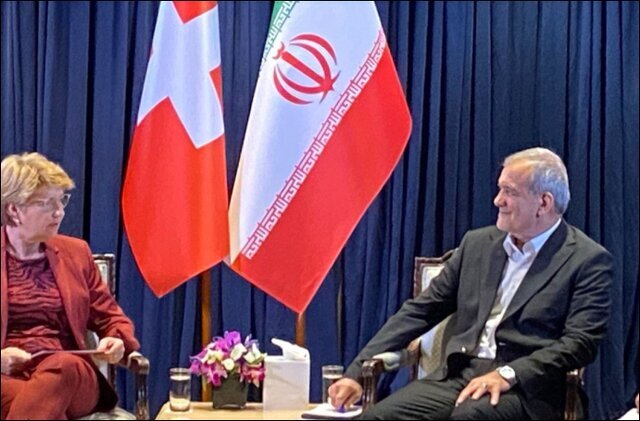 مسعود پزشکیان و رئیس جمهور سوئیس با هم دیدار کردند مسعود پزشکیان و رئیس جمهور سوئیس با هم دیدار کردند