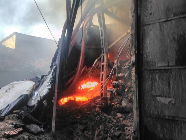 حریق گسترده انبار کالا در خیابان شهید رجایی تهران + فیلم