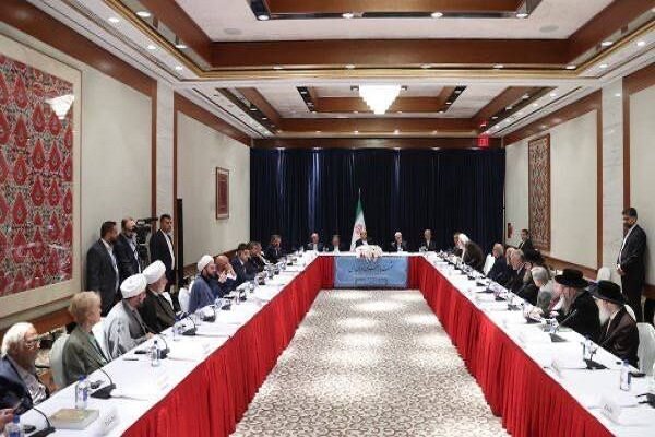 President Pezeshkian meets with leaders of divine religions