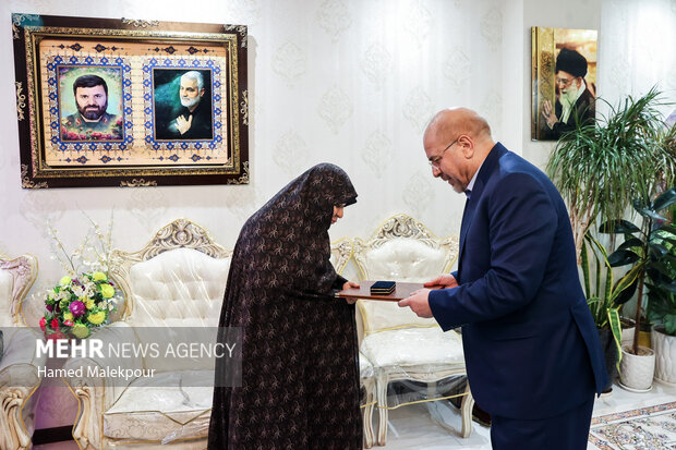 حضور محمدباقر قالیباف رئیس مجلس شورای اسلامی در منزل سردار شهید سیدمهدی موسوی