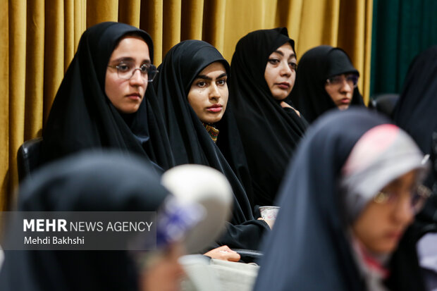 نشست معاون علمی و فناوری رئیس‌جمهور با نخبگان استان قم