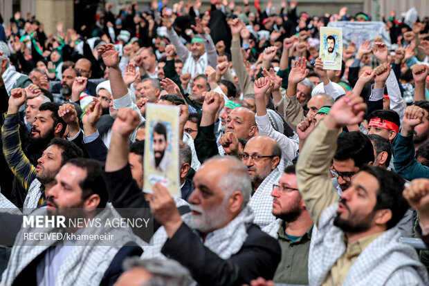 قائد الثورة يستقبل جمعاً من الرواد والناشطين في مجال الجهاد والمقاومة