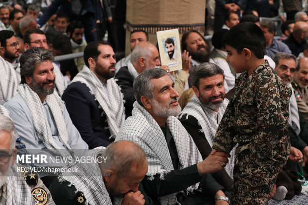 دیدار پیشکسوتان و فعالان دفاع مقدس و مقاومت با رهبر معظم انقلاب