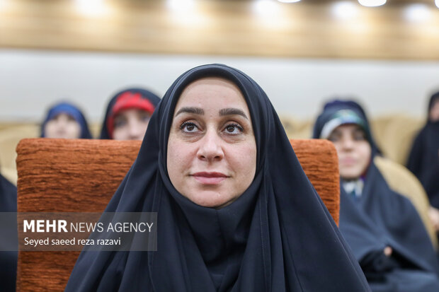 گلایه های جوانمردی در حضور معاون بانوان رئیس جمهور: حقوق مان ناچیز است