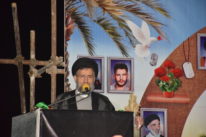 دشمن به دنبال تضعیف و فروپاشی نهاد خانواده است دشمن به دنبال تضعیف و فروپاشی نهاد خانواده است