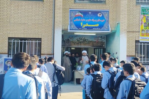 مدرسه آیندهساز، دانش آموزانی با هویت ایرانی اسلامی مدرسه آیندهساز، دانش آموزانی با هویت ایرانی اسلامی