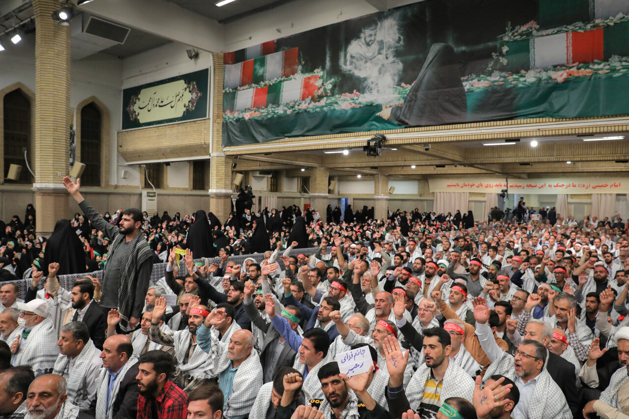 از حماسه سراییهای خودجوش تا حضور نوجوانان در یک جمع دفاع مقدسی