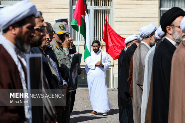 وقفة تضامنية كبيرة لطلاب الحوزات العلمية فی تبريز دعما لحزب الله والشعب اللبناني