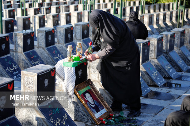 آیین غبارروبی مزار شهدا در همدان