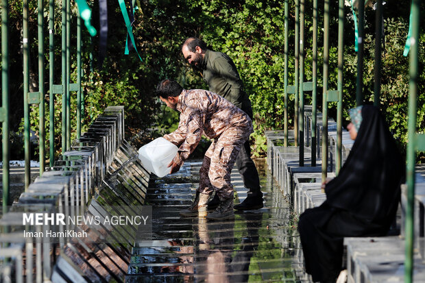 آیین غبارروبی مزار شهدا در همدان