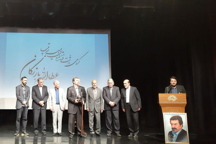 «بمبها میآیند» رونمایی شد/تجلیل از مردی که تکیهاش بر ایمان بود «بمبها میآیند» رونمایی شد/تجلیل از مردی که تکیهاش بر ایمان بود