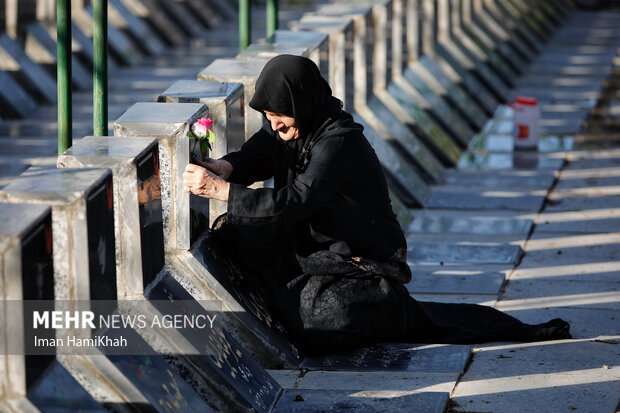 آیین غبارروبی مزار شهدا در همدان