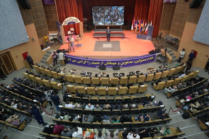 نگاهی به رقابت در جشنواره شاهنامه خوانی و نقالی تاق بستان نگاهی به رقابت در جشنواره شاهنامه خوانی و نقالی تاق بستان