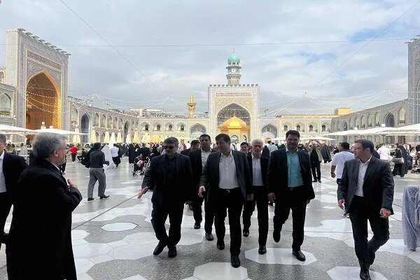 سفر وزیر ورزش به مشهد و غبارروبی مزار شهدا 2