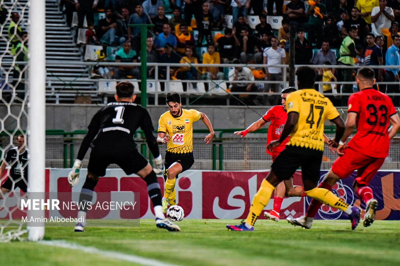 جدال سرنوشتساز در تبریز؛ جنگ تراکتور و سپاهان برای صدرنشینی