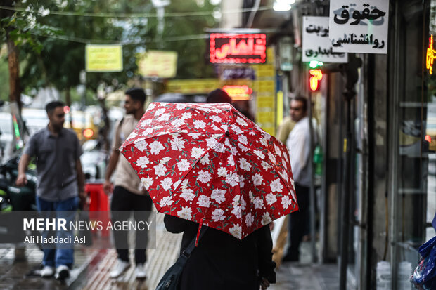 بارش شدید باران و آبگرفتگی برخی معابر در صومعه سرا