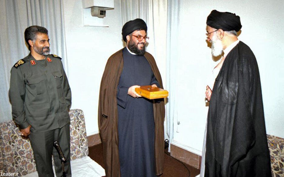 شهید نصرالله در نگاه رهبرانقلاب؛ از«برادر عزیز» تا «گوهر درخشان لبنان» شهید نصرالله درنگاه رهبرانقلاب؛ از «برادر عزیز» تا «گوهر درخشان لبنان»