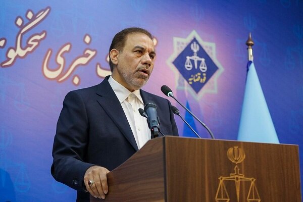 درخواست ۱۰۰ هزار میلیاردی از رییس بانک مرکزی با اسناد جعلی درخواست ۱۰۰ هزار میلیاردی از رییس بانک مرکزی با اسناد جعلی