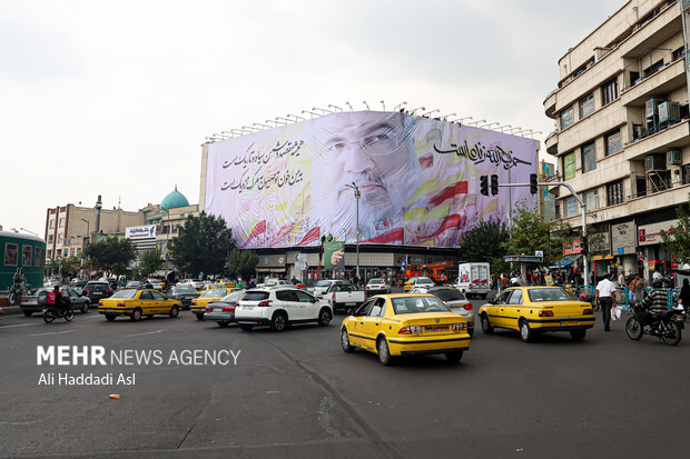 رونمایی از دیوار نگاره جدید میدان انقلاب اسلامی 20