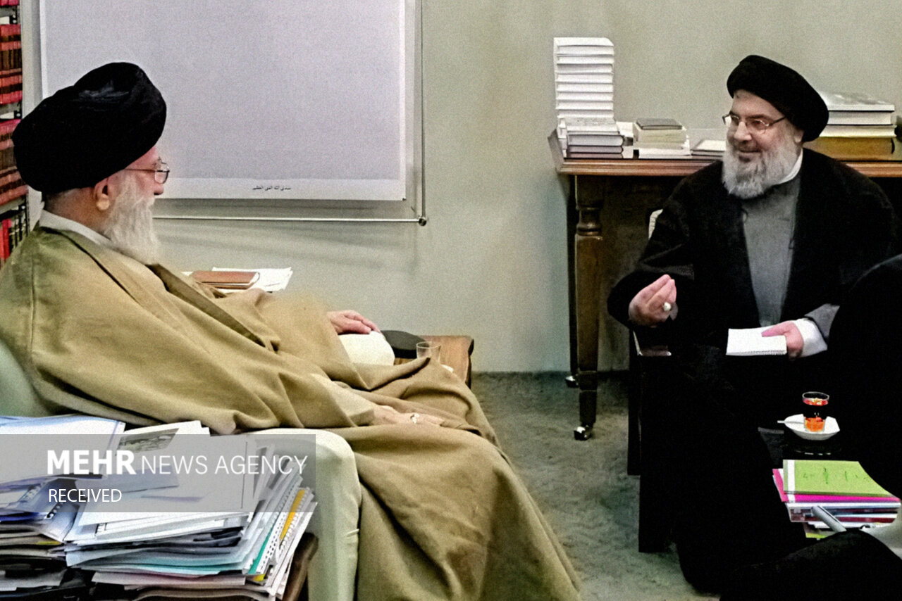 شهید نصرالله در نگاه رهبرانقلاب؛ از«برادر عزیز» تا «گوهر درخشان لبنان» شهید نصرالله درنگاه رهبرانقلاب؛ از «برادر عزیز» تا «گوهر درخشان لبنان»