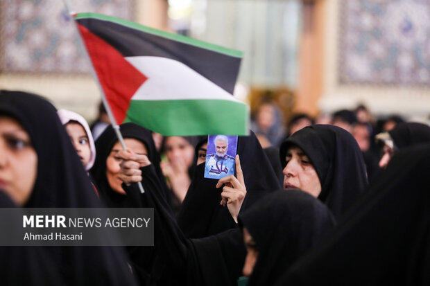 
Martyr Nasrallah remembered in Imam Reza Shrine
