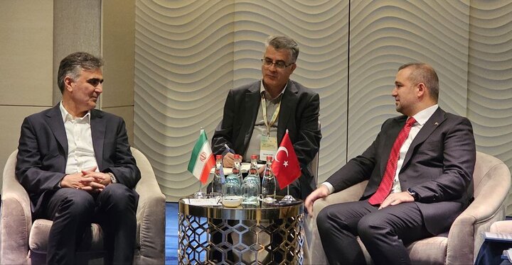 İran Merkez Bankası Başkanı Ferzin, Türk mevkidaşı Karahan ile görüştü İran Merkez Bankası Başkanı Ferzin, Türk mevkidaşı Karahan ile görüştü